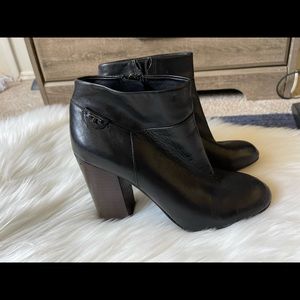 Tory Burch Black Fulton Ankle Leather 9M  Boots/Booties
